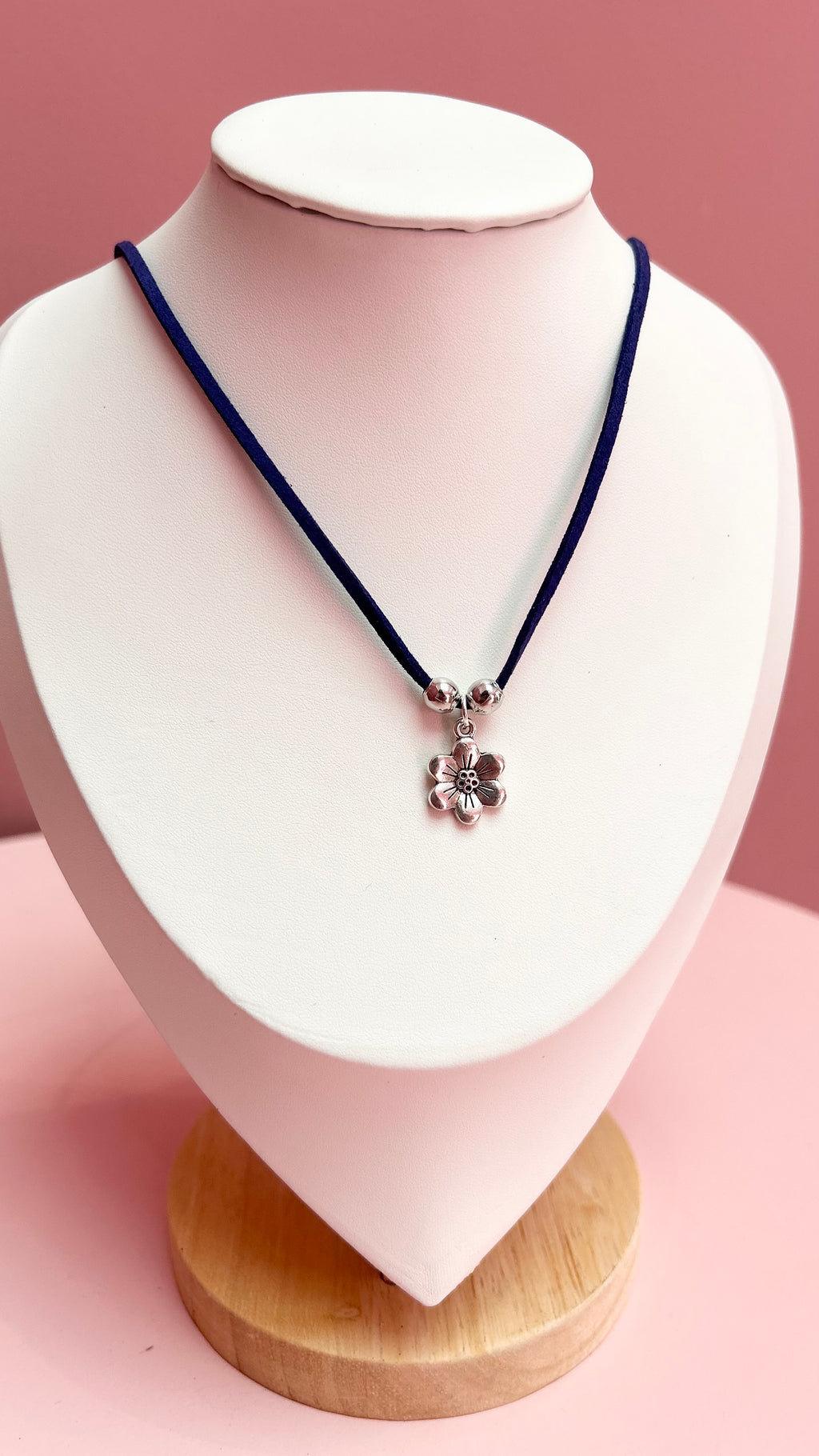 Choker felicita